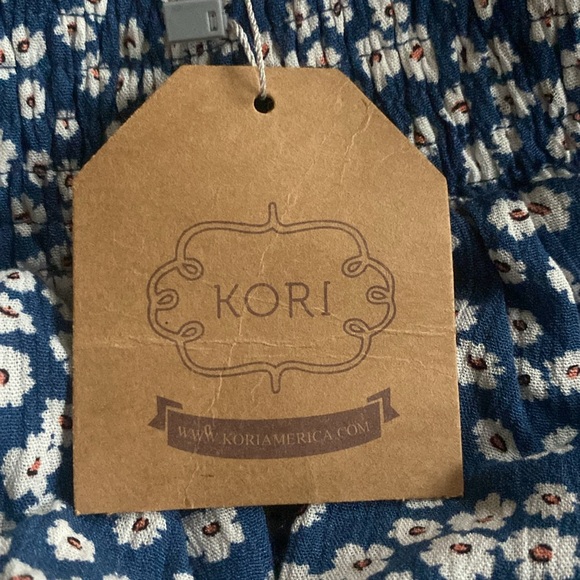 Kori, size small, blue with flower print - Picture 4 of 4